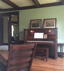 antique-piano-ac-piano-crop